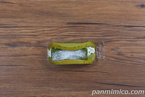 抹茶のテリーヌケーキ（辻󠄀利一本店宇治抹茶使用）【ヤマザキ】上から撮った写真