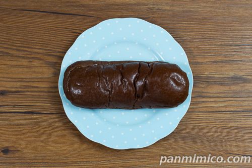 極生ロールぱん（生チョコクリーム＆生チョコホイップ）【ヤマザキ】上から撮った写真