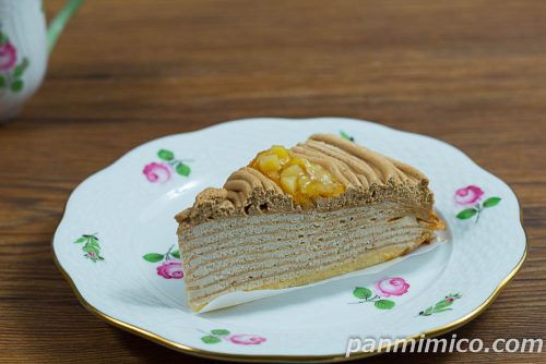 モンブランミルクレープ（2個入）【ヤマザキ】斜めから撮った写真