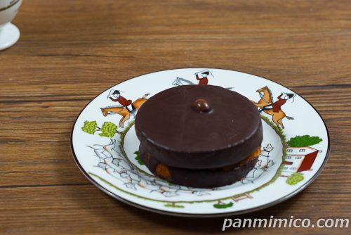 シルベーヌみたいなチョコケーキ【フジパン】斜めから撮った写真