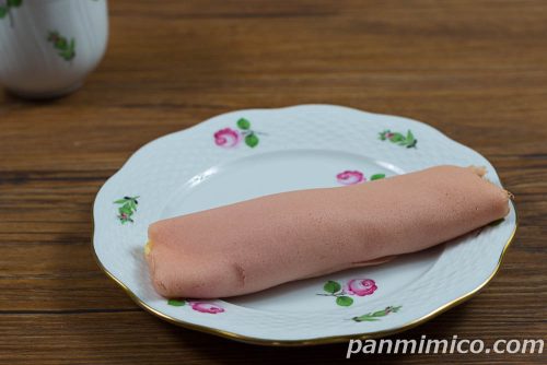 お芋のクレープケーキ【ヤマザキ】斜めから撮った写真