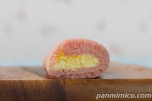 お芋のクレープケーキ【ヤマザキ】断面の写真