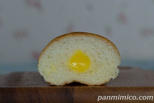 ルヴァンカスタードクリームロール(4個入)【ヤマザキ】断面の写真