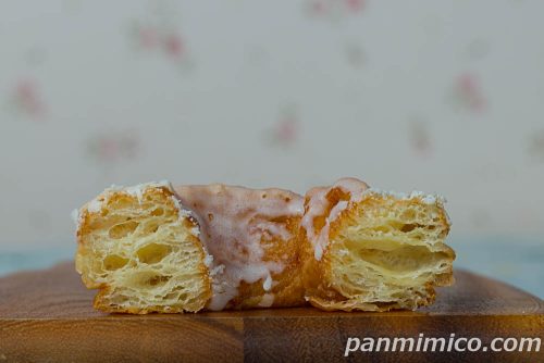 クロワッサンドーナツ（シュガー）【ヤマザキ】断面の写真