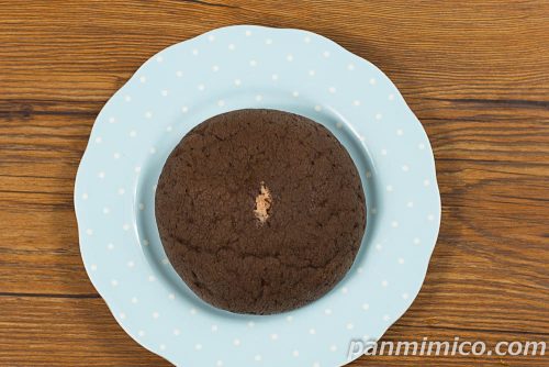 極生メロンパン（生チョコホイップ）【ヤマザキ】上から撮った写真