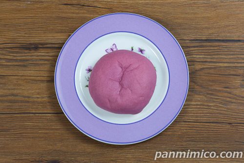 もちっと食感のおいもパン【ファミリーマート】上から撮った写真