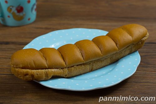 青森県産りんごとキャラメルクリームのちぎりパン【セブンイレブン】斜めから撮った写真