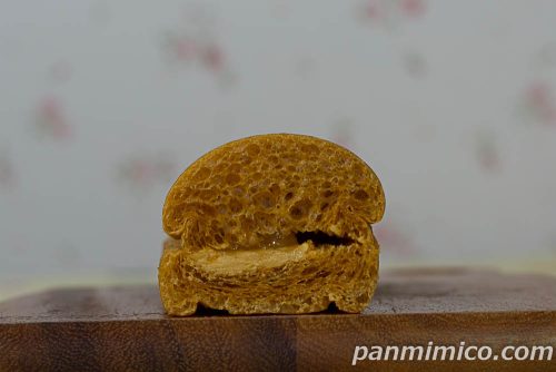 青森県産りんごとキャラメルクリームのちぎりパン【セブンイレブン】断面の写真