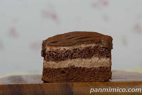 くちどけショコラモンブラン（2個入）【ヤマザキ】断面の写真