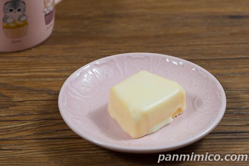 ミルキーフロマージュ【ローソン】斜めから撮った写真