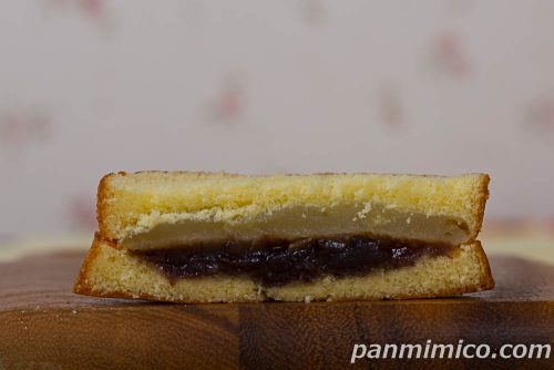 餅っとさんど つぶあん【Pasco】断面の写真