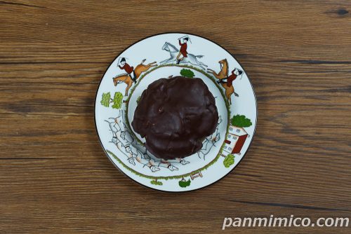 焼きチョコシュー(北海道産牛乳使用)【ヤマザキ】上から撮った写真