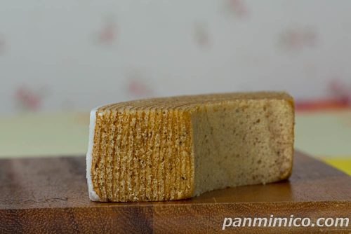 厚ぎりバウム ロイヤルミルクティー【Pasco】断面の写真