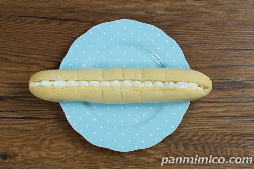 MILK ふわふわホイップロール【ローソン】上から撮った写真