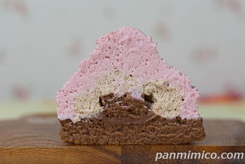 アポロみたいないちごチョコケーキ【セブンイレブン】断面の写真