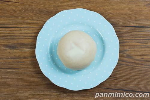 白いホワイトチョコブール【ローソン】上から撮った写真