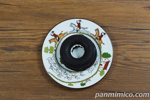 【黒い】フィナンシェケーキ(バニラクリーム)【ローソン】上から撮った写真