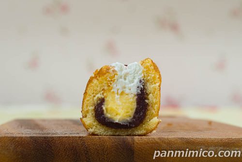 渋皮マロンがのったあんバターワッフル【ローソン】断面の写真