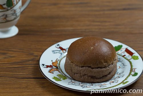 ガーナショコラボウル【セブンイレブン】斜めから撮った写真