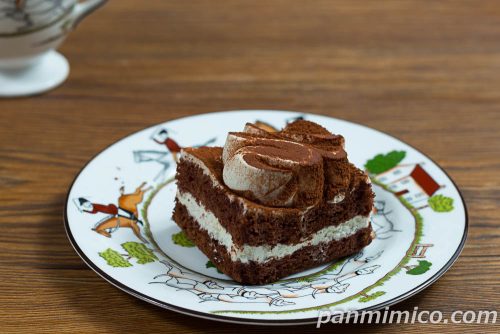 濃厚ティラミス（ブラジル産コーヒー使用）【ヤマザキ】斜めから撮った写真