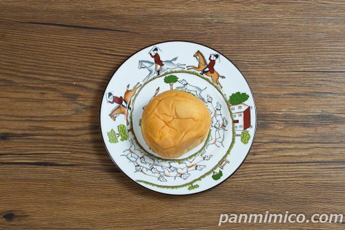 冷やして食べるとろけるくりーむパン　和栗【ファミリーマート】上から撮った写真