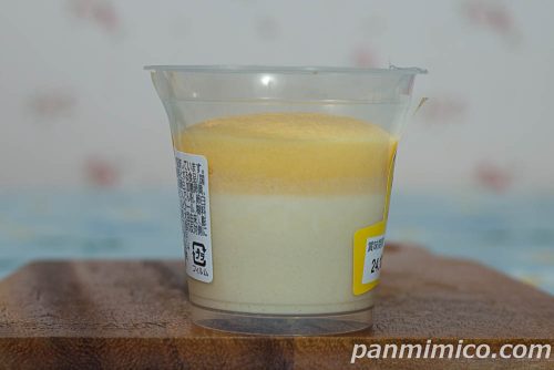 東京ばな奈プリン【ファミリーマート】断面の写真