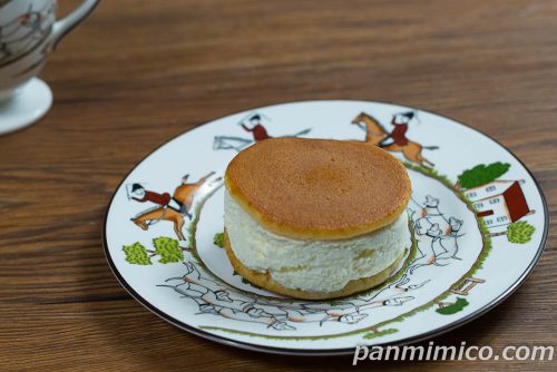 ホイップだけどら【セブンイレブン】斜めから撮った写真