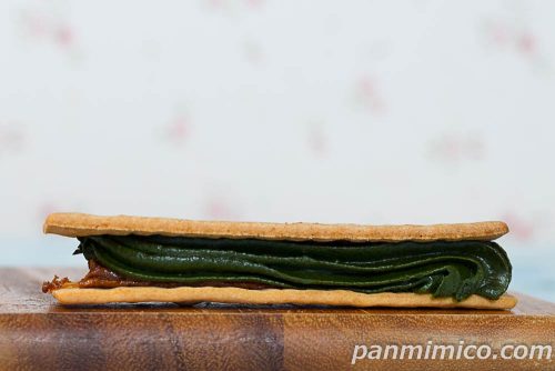 濃い宇治抹茶＆キャラメルバターサンド【ローソン】断面の写真3