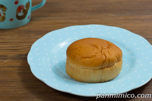 しあわせ届けるティラミスくりぃむぱん【YKベーキングカンパニー】斜めから撮った写真