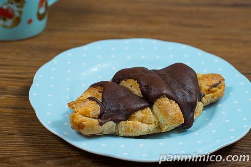 バター香るチョコクロッキー【ローソン】斜めから撮った写真