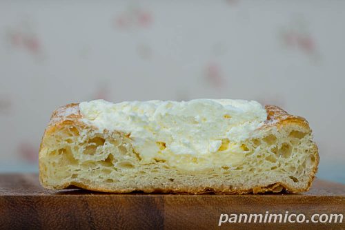 チーズクリーム＆ホイップデニッシュ【セブンイレブン】断面の写真