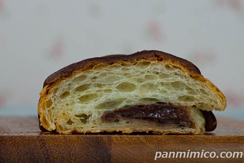 バター香るチョコクロッキー【ローソン】断面の写真