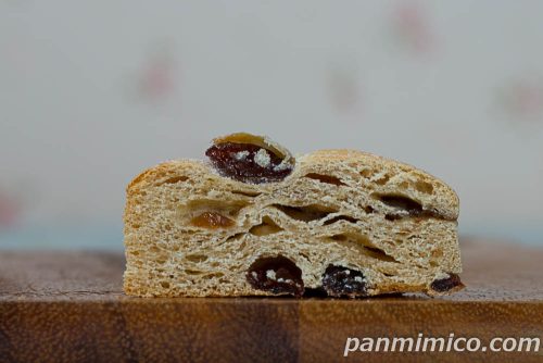 プチシュトーレン3個入【ファミリーマート】断面の写真