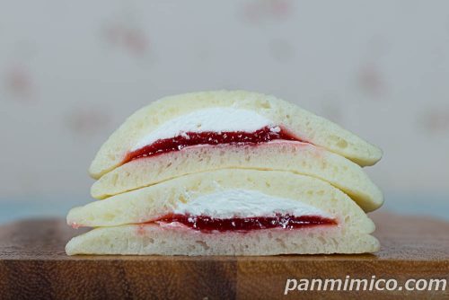 国産小麦 白いどら焼きあまおういちご&ホイップ【Pasco】断面の写真