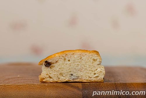 ７プレミアム　チョコスコーン２個入【セブンイレブン】断面の写真