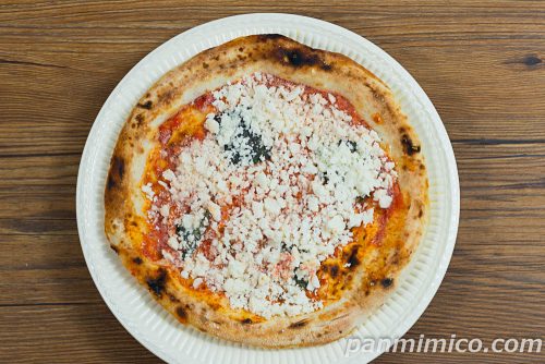 冷凍食品【「LA FIGLIA DEL PRESIDENTE」今井シェフ監修】薪窯で焼き上げたピッツァマルゲリータ【ファミリーマート】上から撮った写真