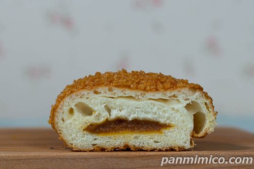 淡路島たまねぎカレーパン【第一パン】断面の写真