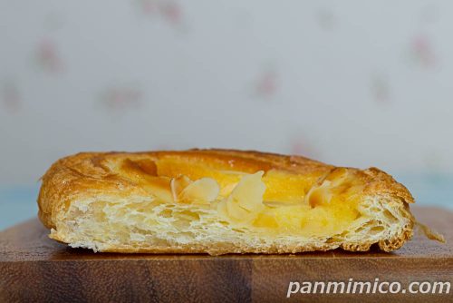 北欧風クリームデニッシュ【タカキベーカリー】断面の写真
