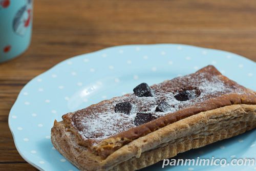 ガトーショコラデニッシュ【ファミリーマート】斜めから撮った写真