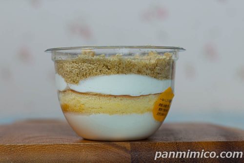 ほろふわ栗粉の栗堪能モンブラン【ローソン】断面の写真