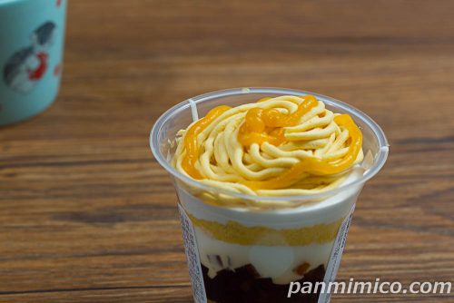 台湾蜜いものモンブランパフェ【ファミリーマート】斜めから撮った写真