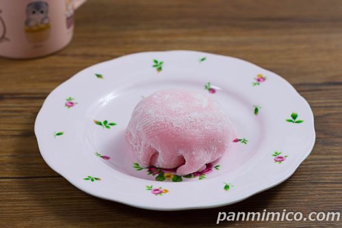 雪苺娘（紅）【ヤマザキ】斜めから撮った写真