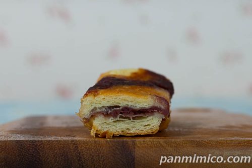 あんバターデニッシュ【ヤマザキ】断面の写真