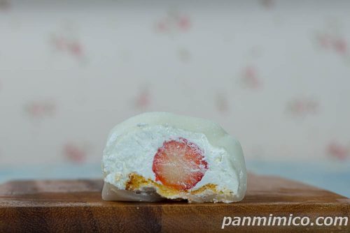 雪苺娘【ヤマザキ】断面の写真