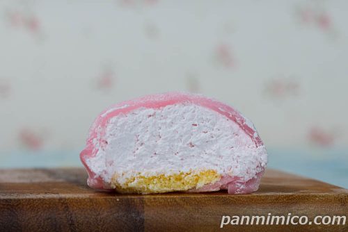 雪苺娘（紅）【ヤマザキ】断面の写真