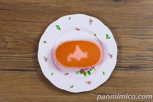 北海道チーズ蒸しケーキ（あまおう苺）ラズベリーミックス【ヤマザキ】上から撮った写真