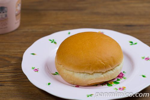 生じゃむぱん　ほいっぷ【フジパン】斜めから撮った写真