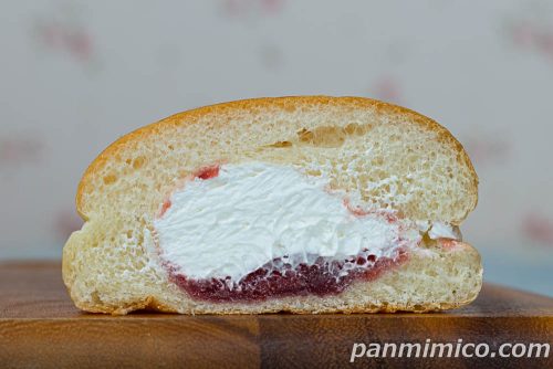 生じゃむぱん　ほいっぷ【フジパン】断面の写真