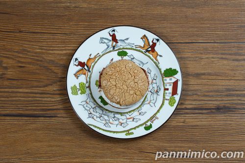クリームたっぷり生ブッセ（ティラミス風味）【ヤマザキ】上から撮った写真