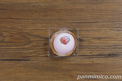 Uchi Café×ICHIBIKO　いちごミルクのタルト【ローソン】上から撮った写真